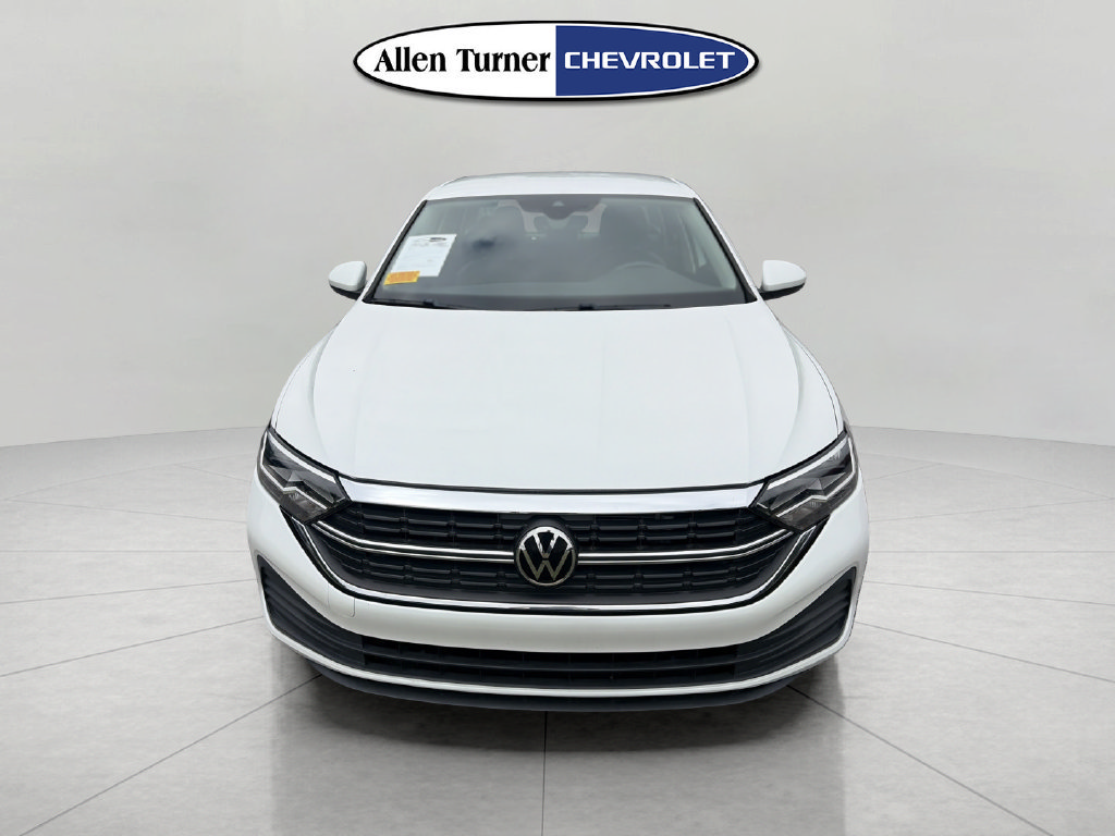 Used 2023 Volkswagen Jetta SE FWD image 3