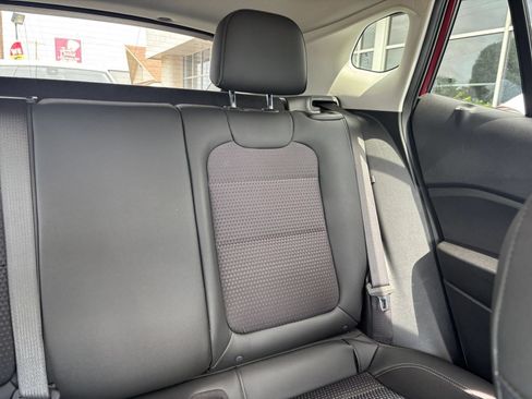 Used 2025 Chevrolet Trax LT w/ LT Convenience Package FWD image 36
