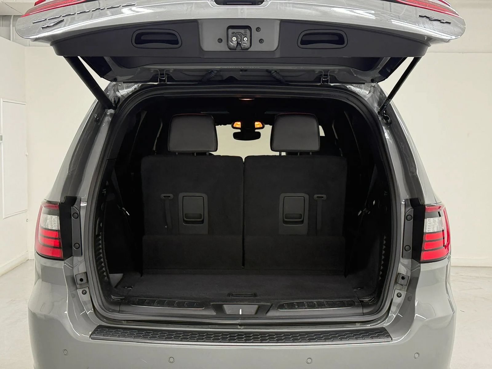 Used 2022 Dodge Durango R/T w/ Tow 'N Go Package AWD/4WD image 49