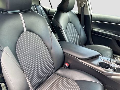 Used 2022 Toyota Camry SE FWD image 26