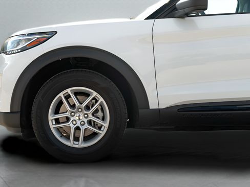 New 2026 Ford Explorer Active w/ Active Comfort Package RWD image 13