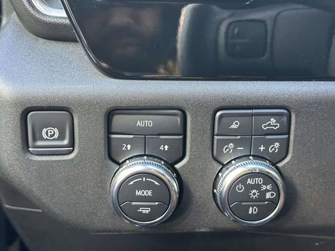 Used 2025 GMC Sierra 1500 SLT image 31