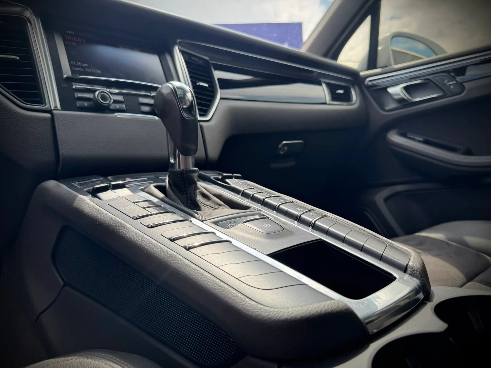 Used 2016 Porsche Macan S AWD/4WD image 35