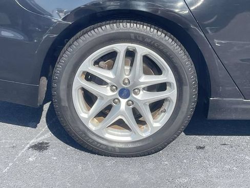 Used 2014 Ford Fusion SE w/ Equipment Group 202A FWD image 9