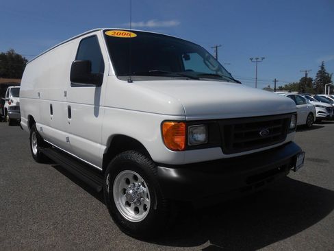 Used 2006 Ford E-250 and Econoline 250 Extended RWD image 1