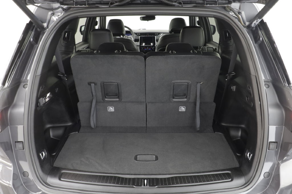 Used 2023 Jeep Grand Cherokee L Altitude AWD/4WD image 18