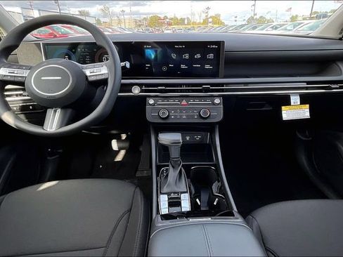 Used 2025 Hyundai Tucson SE image 5