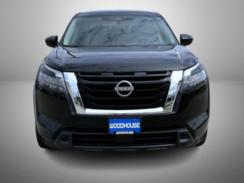 Used 2023 Nissan Pathfinder S image 2