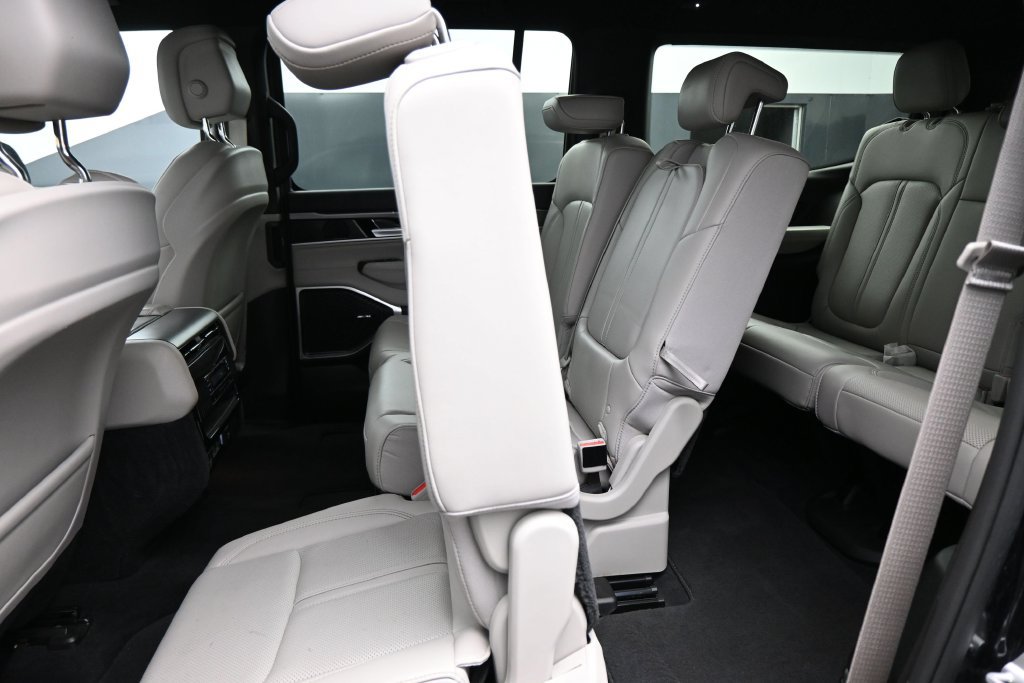 Used 2025 Jeep Wagoneer 4WD image 27