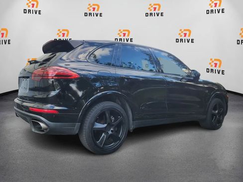 Used 2017 Porsche Cayenne Platinum Edition w/ Premium Package (PJV) image 5