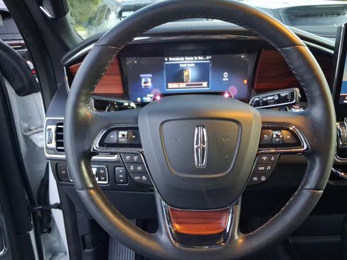 Certified 2024 Lincoln Navigator Premiere AWD/4WD image 15
