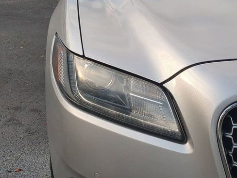 Used 2019 Lincoln Continental Premiere image 10