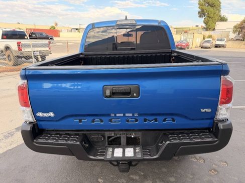 Used 2017 Toyota Tacoma TRD Off-Road AWD/4WD image 22