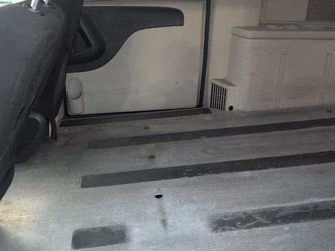 Used 2014 RAM C/V Tradesman image 10