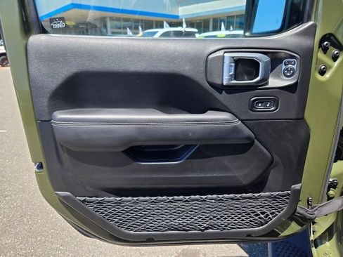 Used 2022 Jeep Wrangler Unlimited Sahara AWD/4WD image 14
