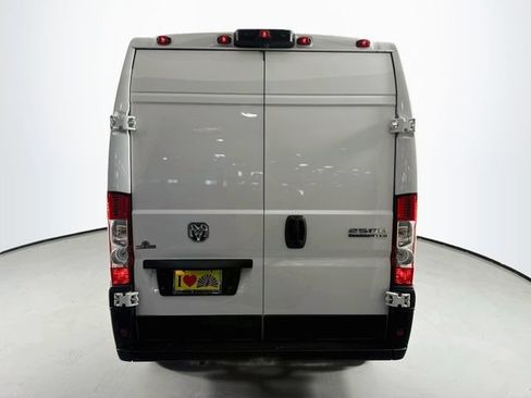 Used 2025 RAM ProMaster 2500 w/ Convenience Group FWD image 8