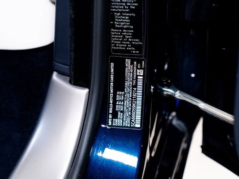 Used 2019 Rolls-Royce Dawn image 30