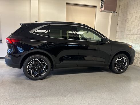 New 2026 Ford Escape Platinum w/ Premium Technology Package image 23
