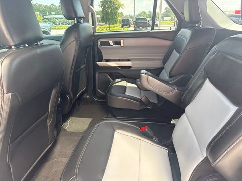 Used 2024 Ford Explorer XLT w/ Equipment Group 202A RWD image 26
