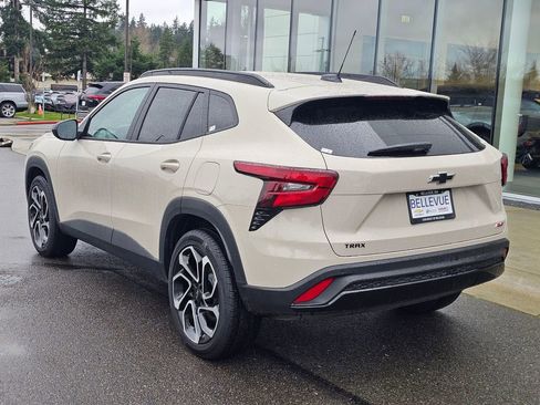 Used 2026 Chevrolet Trax RS w/ Sunroof Package image 3