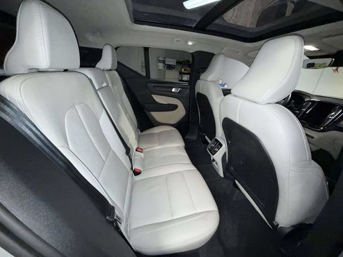 Used 2024 Volvo XC40 B5 Plus AWD/4WD image 16