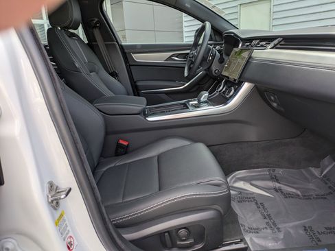 Used 2024 Jaguar XF R-Dynamic SE image 33