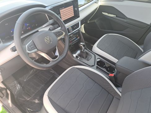 New 2026 Volkswagen Taos SE FWD image 15