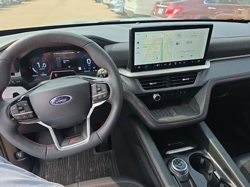 Used 2025 Ford Explorer ST AWD/4WD image 10