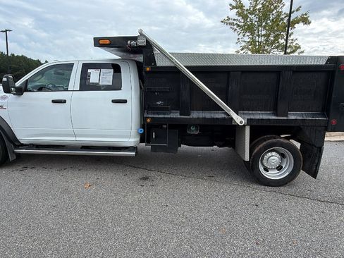 Used 2024 RAM 5500 Tradesman w/ Chrome Appearance Group AWD/4WD image 11