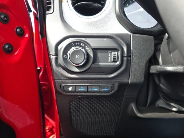 Used 2025 Jeep Wrangler Unlimited Sahara w/ Safety Group AWD/4WD image 21