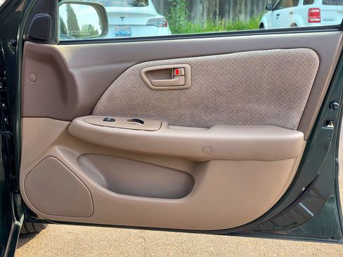 Used 2000 Toyota Camry LE FWD image 33