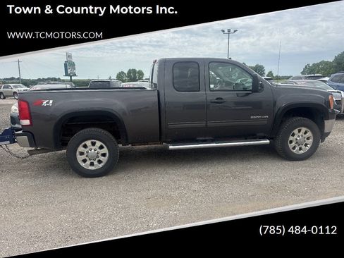 Used 2011 GMC Sierra 2500 SLE w/ SLE Preferred Package AWD/4WD image 1