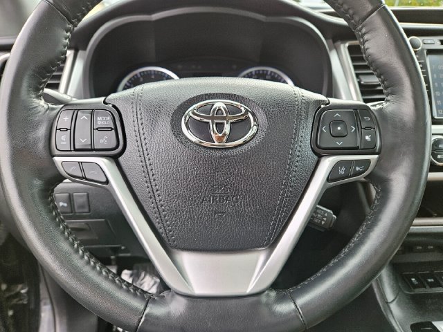Used 2019 Toyota Highlander Limited Platinum AWD/4WD image 31