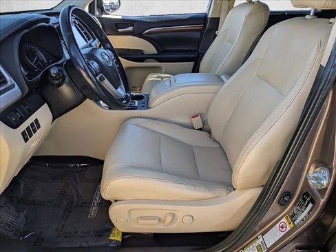 Used 2019 Toyota Highlander Limited image 14