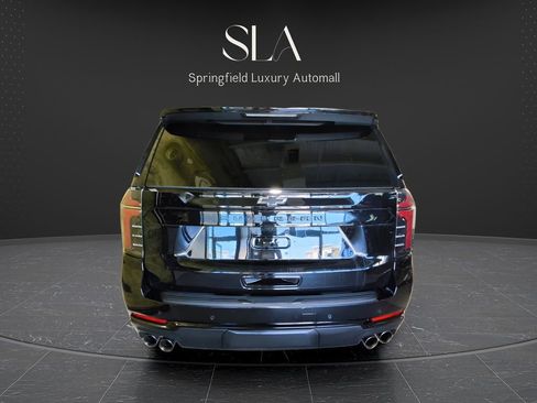 Used 2025 Chevrolet Suburban Z71 image 5
