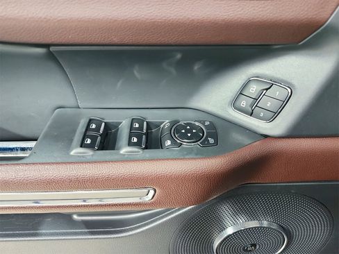 Used 2024 Ford Expedition Limited image 34