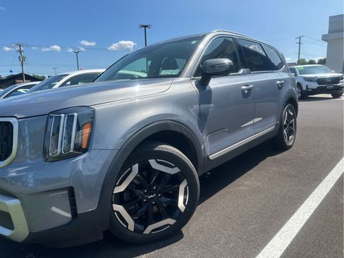 Used 2023 Kia Telluride EX AWD/4WD image 3