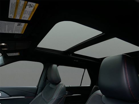 Used 2025 Ford Explorer ST image 11