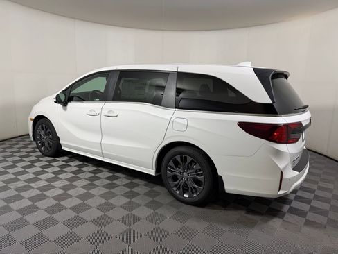 New 2026 Honda Odyssey Touring image 2