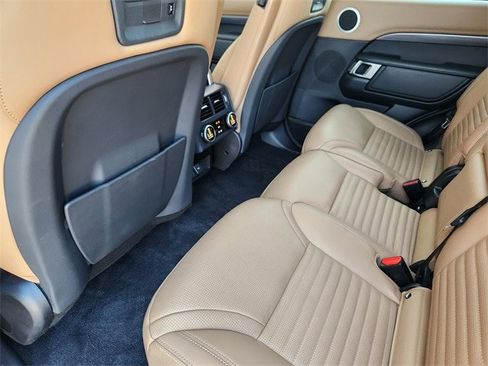 Used 2024 Land Rover Discovery Metropolitan Edition image 22