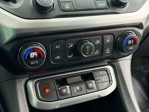 Used 2023 GMC Acadia SLE w/ Driver Convenience Package image 11