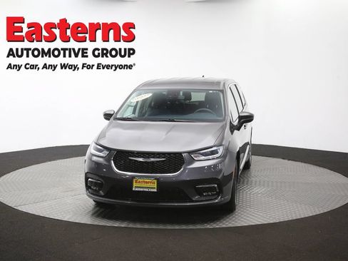 Used 2023 Chrysler Pacifica Touring-L FWD image 54