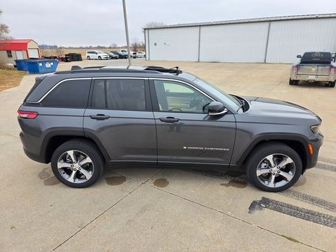 New 2025 Jeep Grand Cherokee Limited w/ Luxury Tech Group II image 9