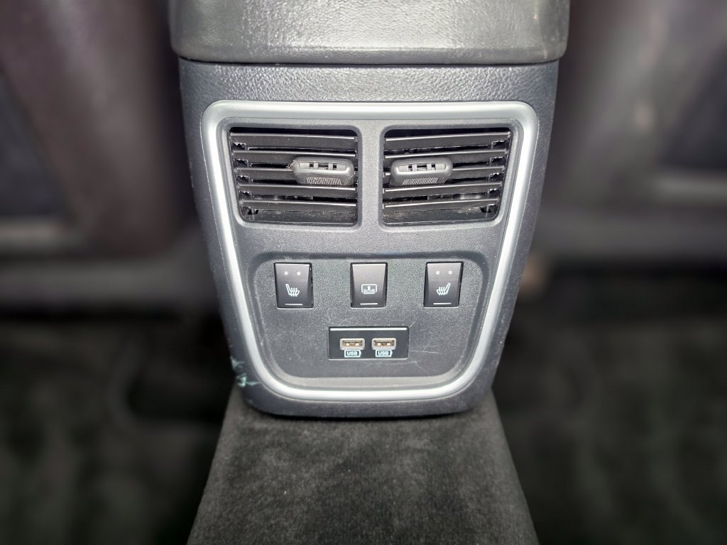 Used 2015 Chrysler 300 C w/ Light Group AWD/4WD image 9