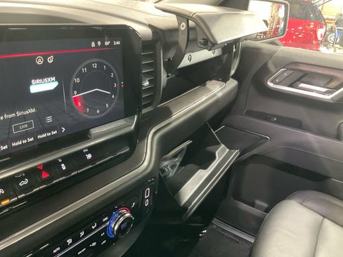Used 2026 GMC Sierra 1500 SLT AWD/4WD image 32