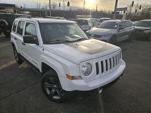 Used 2017 Jeep Patriot Sport image 5
