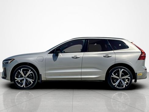 Used 2022 Volvo XC60 T8 R-Design w/ Advanced Package AWD/4WD image 2