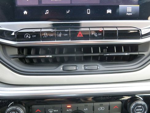 Used 2025 Jeep Compass Limited image 28