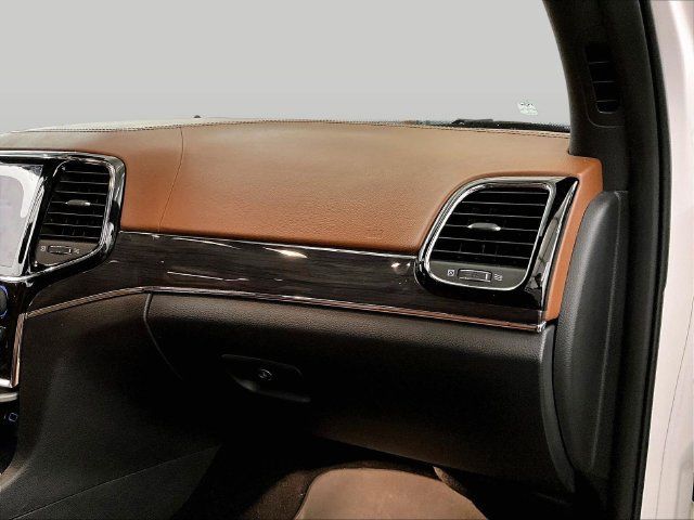 Used 2020 Jeep Grand Cherokee Overland AWD/4WD image 15