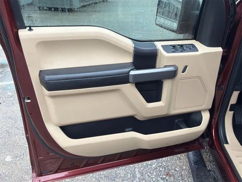 Used 2015 Ford F150 XLT image 11